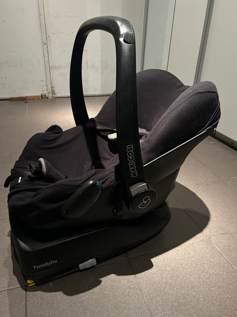 Maxi Cosi Familyfix Isofix Base en maxi cosi Pebble, Kinderen en Baby's, Autostoeltjes, Ophalen, Gebruikt, Zijbescherming, Isofix
