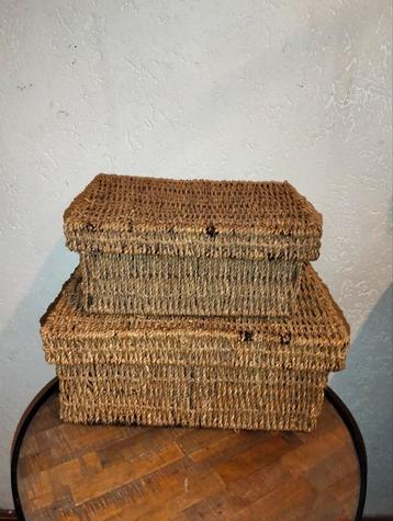 2 manden met deksels brocante beschikbaar voor biedingen