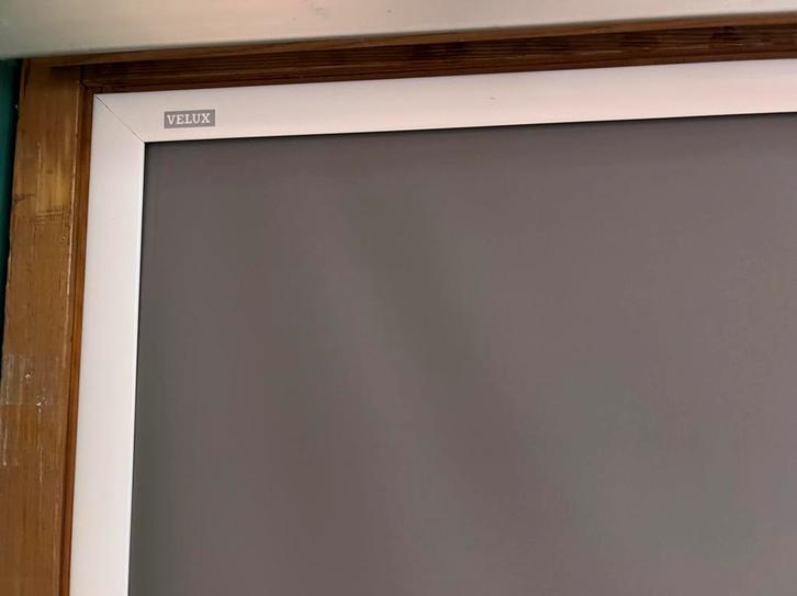 VELUX Verduisterend Rolgordijn DKL U08 – Grijs – Handmatig, Doe-het-zelf en Verbouw, Kozijnen en Schuifpuien, Zo goed als nieuw