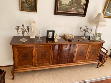 Elegant klassiek dressoir in Franse stijl  beschikbaar voor biedingen