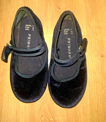 Nette schoentjes mt29  alleen een uur binnen gedreven  beschikbaar voor biedingen