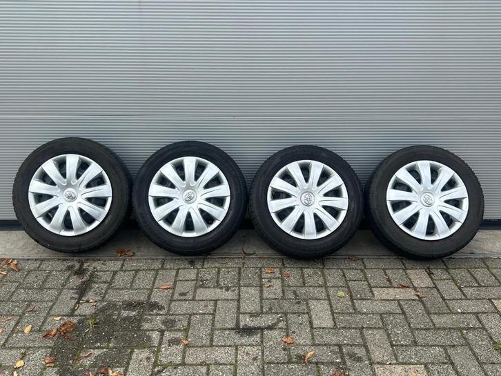 Winterwielen / Winterbanden Toyota Yaris met TPMS, Auto-onderdelen, Banden en Velgen, Banden en Velgen, Winterbanden, 15 inch