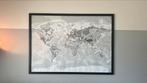 Grote zwart-wit wereldkaart in frame, Ophalen