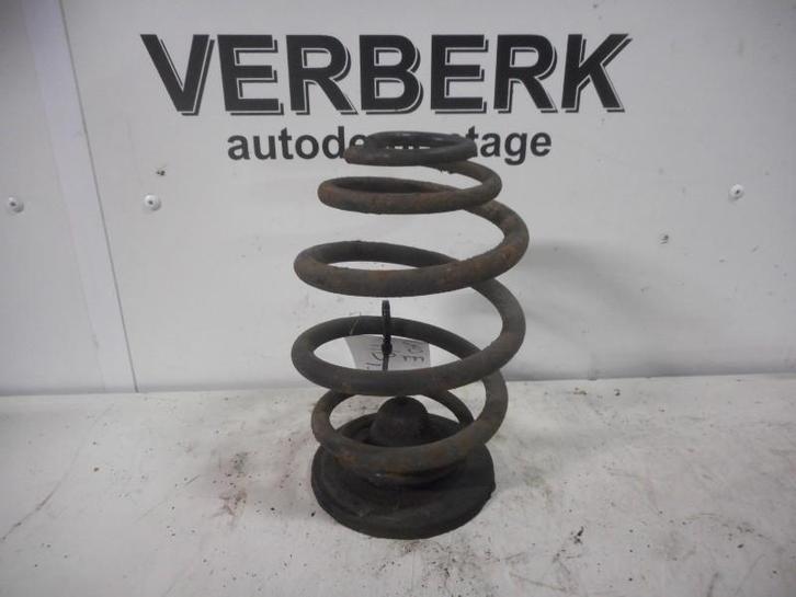 Schroefveer Achter Opel Kadett E (33/34/43/44) 1991, Auto-onderdelen, Ophanging en Onderstel, Opel, Gebruikt