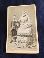 CDV, Vrouw klederdracht met kind, J.G. Mulder, Haarlem, Gebruikt, Foto, Klederdracht, Ophalen of Verzenden