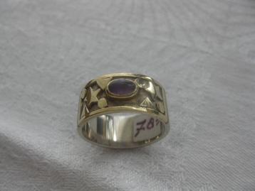 Eerste gehalte zilveren ring met vergulde delen en amethist. beschikbaar voor biedingen