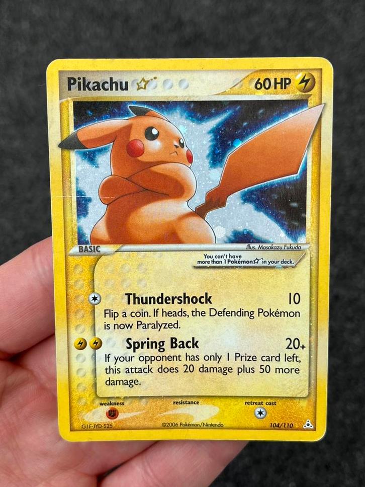 Pokémon Pikachu Gold Star #104 Ex Holon Phantoms - light pl, Hobby en Vrije tijd, Verzamelkaartspellen | Pokémon, Zo goed als nieuw