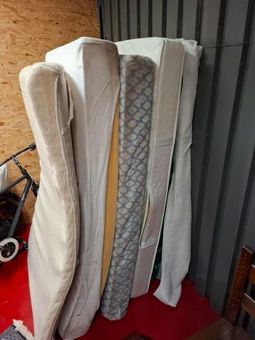 Gratis! 5 x matras en 1 x topper, alles mee. Free, Zie,
 beschikbaar voor biedingen