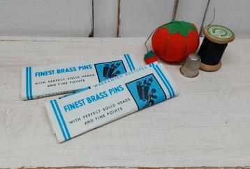 Setje vintage spelden beschikbaar voor biedingen