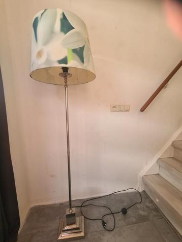 Vloerlamp met Stoffen Kap beschikbaar voor biedingen