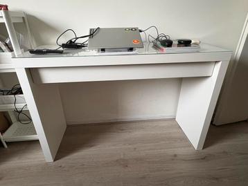 MOVING SALE! Office table / Bureautafel IKEA beschikbaar voor biedingen
