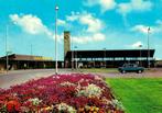 ANSICHTKAART BEVERWIJK STATION MET OUDE AUTO NSU PRINZ., Verzenden, Noord-Holland