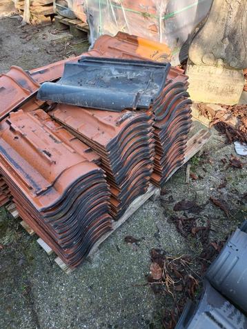 dakpannen en nokvorsten ( MAT)gem. Nibra NIEUW, zie foto-om beschikbaar voor biedingen