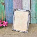 Fotolijstje met bewerkte hoekjes zilverkleurig fotolijstje, Minder dan 50 cm, Gebruikt, Metaal of Aluminium, Ophalen of Verzenden