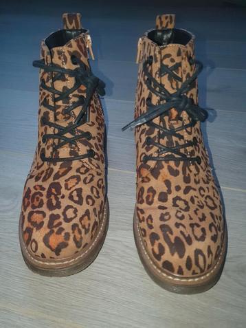 Enkellaarzen met print beschikbaar voor biedingen