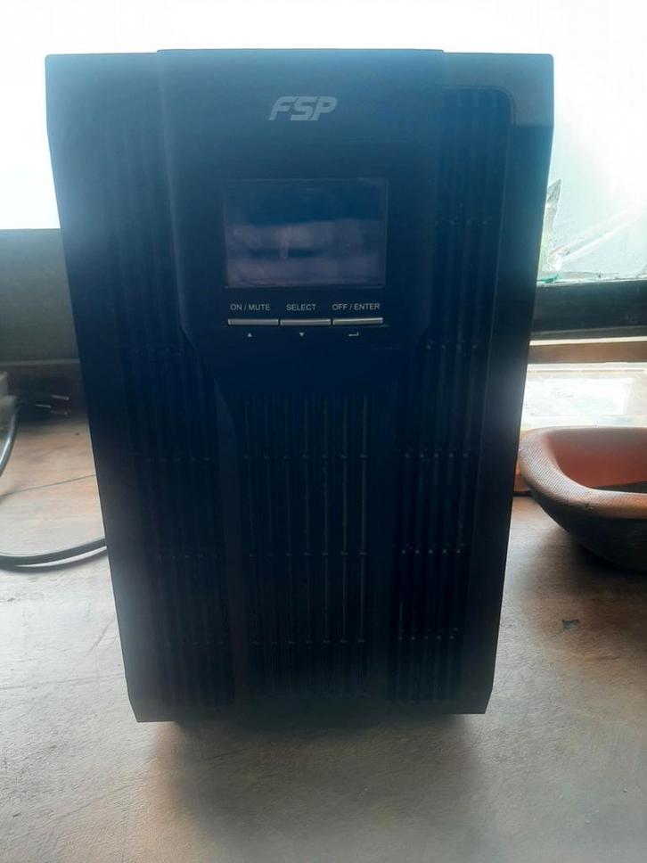 FSP Fortron Champ 3K UPS - Kleine Beschadiging, Computers en Software, Noodvoedingen (UPS), Gebruikt, Ophalen