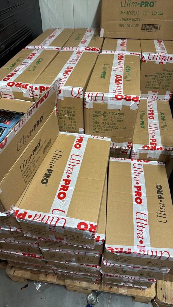 Pokemon sleeves en toploaders cases, Hobby en Vrije tijd, Verzamelkaartspellen | Pokémon, Zo goed als nieuw, Sleeves of Kaarthoesjes