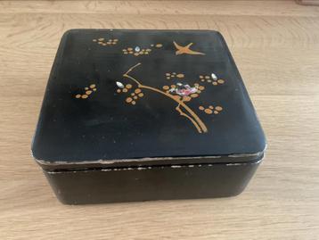 Oud Japans Lakdoosje beschikbaar voor biedingen