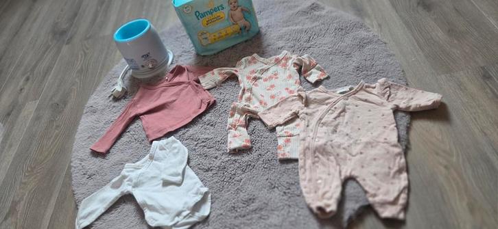 Babypakket maat 44, kleding, flesverwarmer, pampers, Kinderen en Baby's, Babykleding | Baby-kledingpakketten, Ophalen of Verzenden