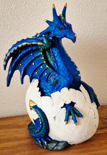 Prachtig beeldje van blauwe draak ui ei. Verzamel  beschikbaar voor biedingen