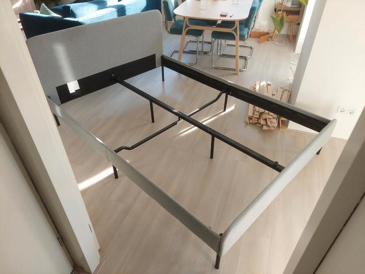 IKEA Slattum Bedframe 140x200 incl. Lattenbodem, Huis en Inrichting, Slaapkamer | Bedden, Zo goed als nieuw, Tweepersoons, 140 cm