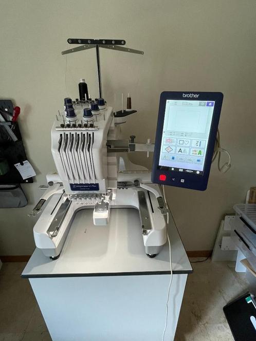 Brother PR670E entrepreneur 6-plus Met PE Design 11, Hobby en Vrije tijd, Borduren en Borduurmachines, Gebruikt, Borduurmachine