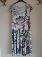 Witte jurk met grote bloemen motief erop. Maat L, Wit, Maat 42/44 (L), Ophalen of Verzenden, Zo goed als nieuw