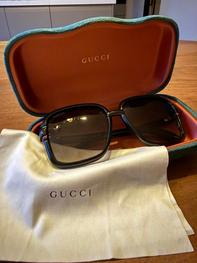 Gucci Zonnebril, Sieraden, Tassen en Uiterlijk, Ophalen of Verzenden, Zo goed als nieuw, Zwart, Zonnebril