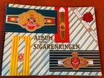 Oud Album voor sigarenringen met 2 gevulde paginas en los, Eén persoon
