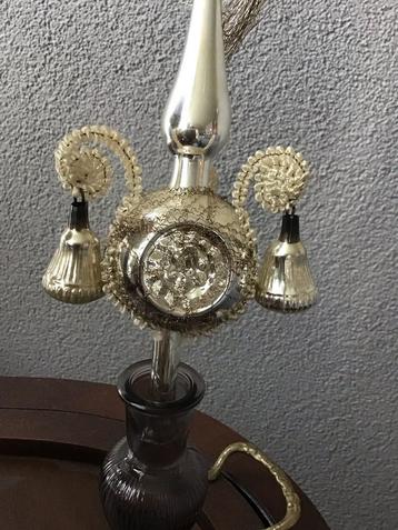 Vintage Kerstboompiek met pluim, klokjes, deuken en chenille beschikbaar voor biedingen