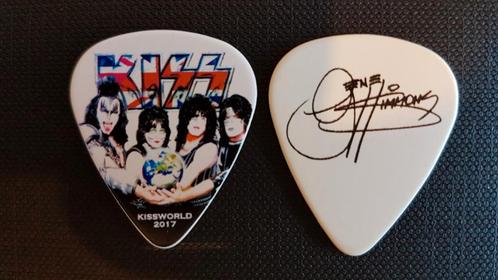 Orginele Kiss band plectrums en 3D brillen., Verzamelen, Muziek, Artiesten en Beroemdheden, Ophalen