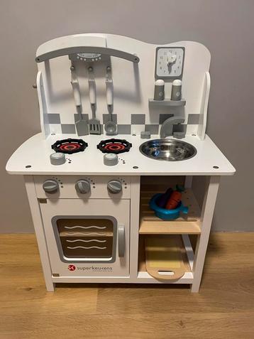 Speelkeuken van SuperKeukens beschikbaar voor biedingen