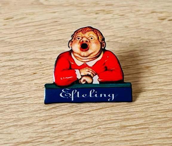Efteling pin - holle bolle gijs - papier hier, Verzamelen, Efteling, Gebruikt, Button of Speldje, Ophalen
