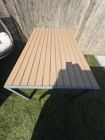 Tuintafel 150x90 beschikbaar voor biedingen