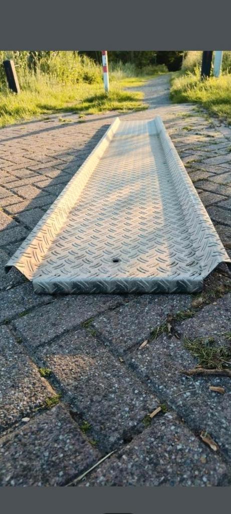 Oprijplank, loopbrug. 288 lang, Doe-het-zelf en Verbouw, Metalen, Zo goed als nieuw, IJzer, Ophalen