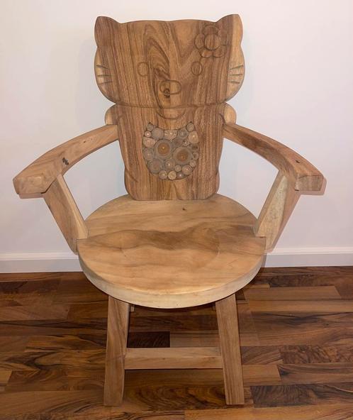 Zeer gedetailleerd uitgesneden houten hello kitty stoel, Antiek en Kunst, Kunst | Beelden en Houtsnijwerken, Ophalen