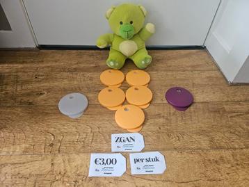 Tupperware deksels met rietjesgat voor rietjesbekers  beschikbaar voor biedingen