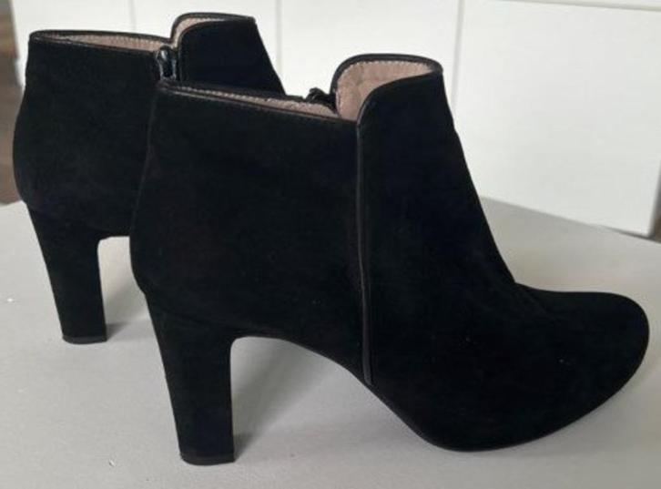 Unisa enkel laarzen 42 zwart suède hak 9 cm plateau 2,5 cm, Kleding | Dames, Schoenen, Zo goed als nieuw, Lage of Enkellaarzen
