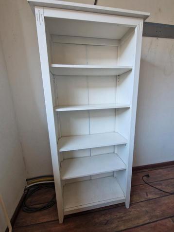 Kast / boekenkast!  beschikbaar voor biedingen