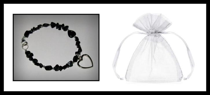 Handgemaakte armband zwarte natuursteentjes met hartjes, Sieraden, Tassen en Uiterlijk, Armbanden, Nieuw, Overige materialen, Zwart