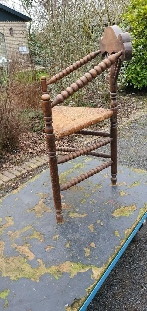 Driehoek stoeltje  met riet gevlochten zitting, Antiek en Kunst, Ophalen