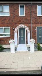 Bloemenboog en 2 pilaren met bloemstuk, Hobby en Vrije tijd, Ophalen of Verzenden, Versiering