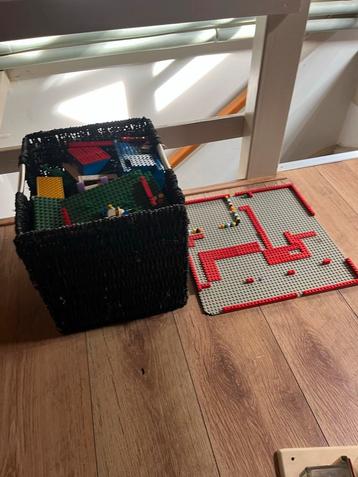 Doos vol LEGO met platen beschikbaar voor biedingen