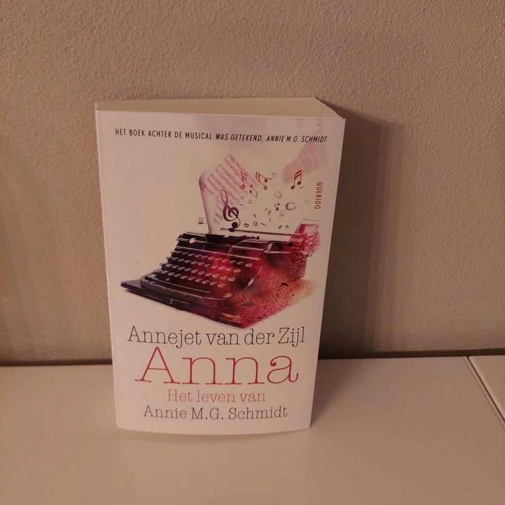 Annejet van der Zijl - Anna, Boeken, Biografieën, Zo goed als nieuw, Ophalen of Verzenden