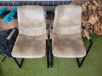 Twee stoelen, versleten maar zitten goed GRATIS, Huis en Inrichting, Stoelen, Ophalen, Gebruikt, Twee