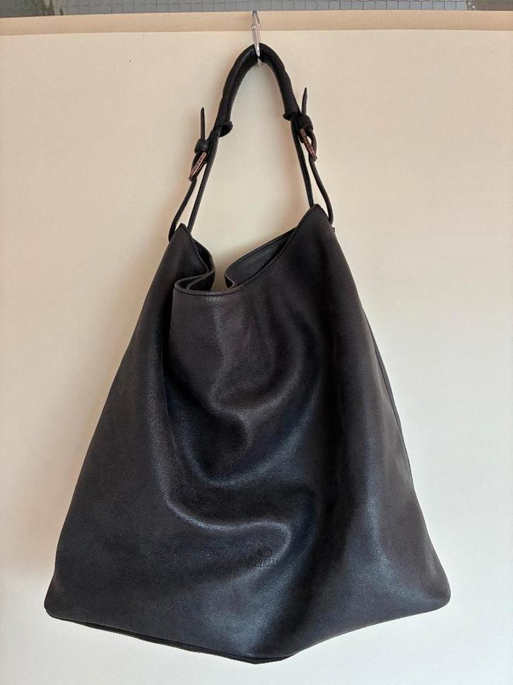 Fred de la Bretoniere schoudertas / handtas antraciet, Sieraden, Tassen en Uiterlijk, Tassen | Schoudertassen, Zo goed als nieuw