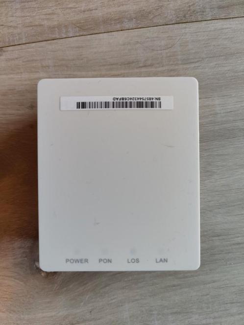 HUAWEI OptiXstar HG8010Hv6-10 Optical Network Terminal, Computers en Software, Netwerk switches, Zo goed als nieuw, Ophalen of Verzenden