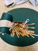 Kantkloskussen met toebehoren en boeken, Hobby en Vrije tijd, Kantklossen, Ophalen, Gebruikt, Kussen