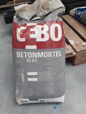 2 zakken betonmortel CEBO 25kg beschikbaar voor biedingen