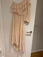 Maje one schoulder size 40, Kleding | Dames, Jurken, Maat 38/40 (M), Verzenden, Beige, Onder de knie